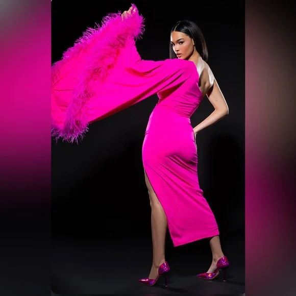 AKIRA BRING THE DRAMA ONE SLEEVE FEATHER DRESS. SIZE XL - Picture 4 of 16